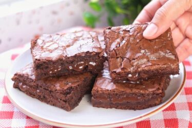 MELHOR BROWNIE QUE JÁ COMI - BROWNIE BOMBA QUE JÁ SAI RECHEADO DO FORNO