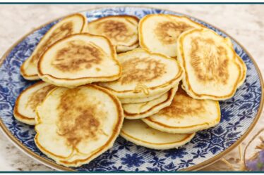 MISTUROU E TÁ PRONTO! BOLINHO TARECO PARA COMER NO CAFÉ | Nandu Andrade