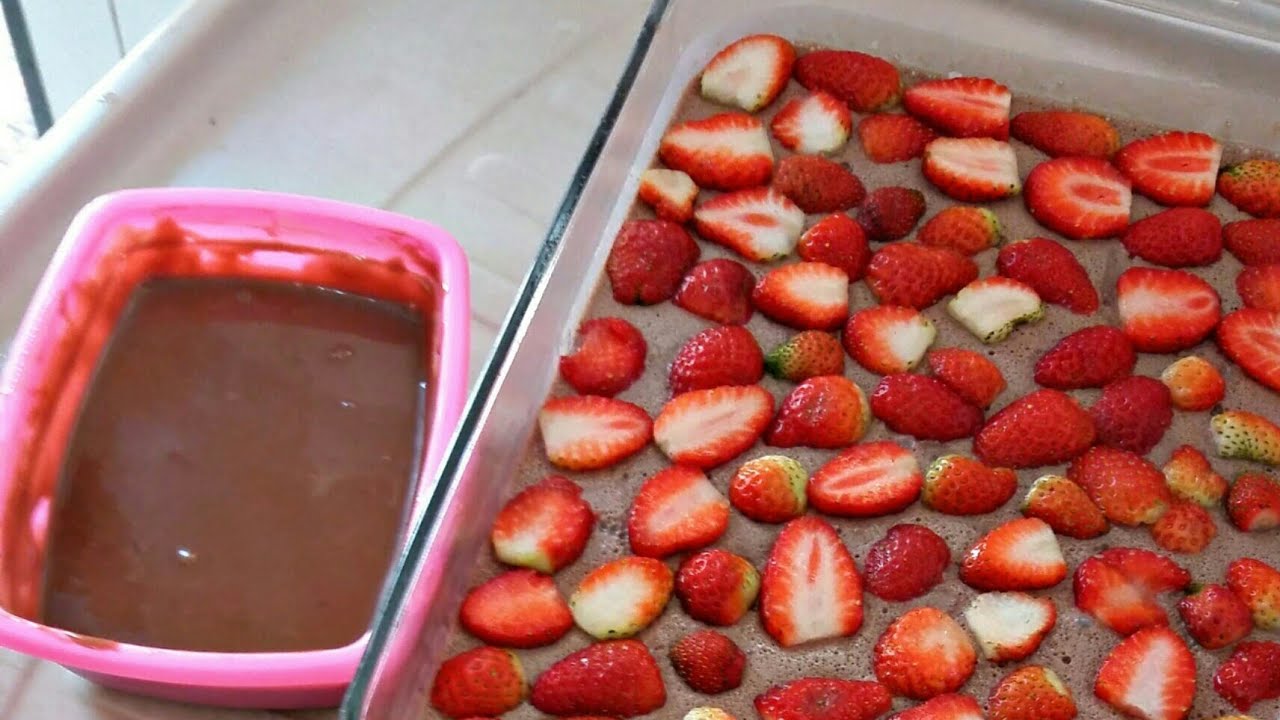 MOUSSE DE CHOCOLATE COM MORANGO ( SOMENTE 4 INGREDIENTES PRO MOUSSE )