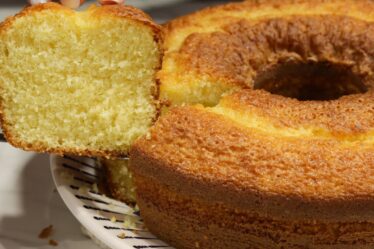 Não tem erro! Bolo de Laranja de fofinho para o Lanche - fácil e rápido feito no liquidificador