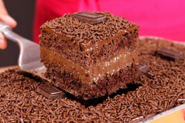O BOLO DE CHOCOLATE QUE VAI ENTRAR NO SEU TOP 1! MASSA E RECHEIO E RECHEIO TUDO NO LIQUIDIFICADOR