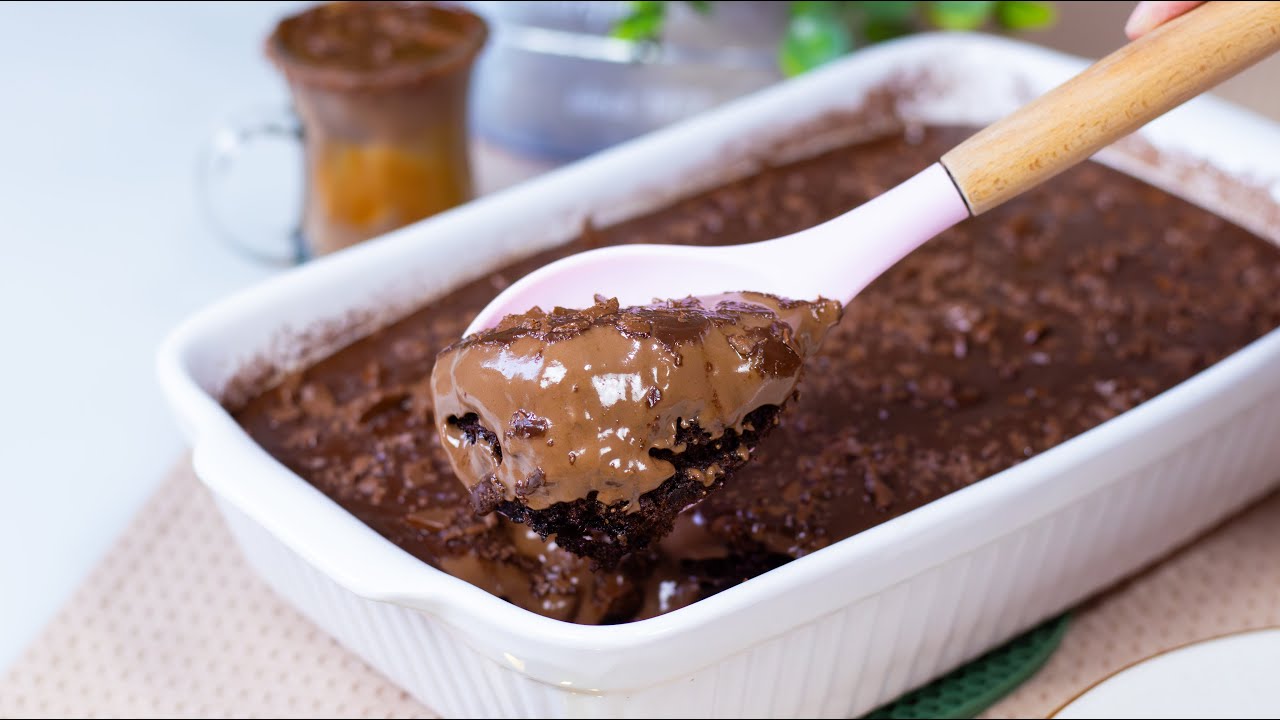 O BOLO DE CHOCOLATE QUENTE PARA COMER DE COLHER COM UM SEGREDO QUE FAZ O MAIOR SUCESSO AQUI EM CASA
