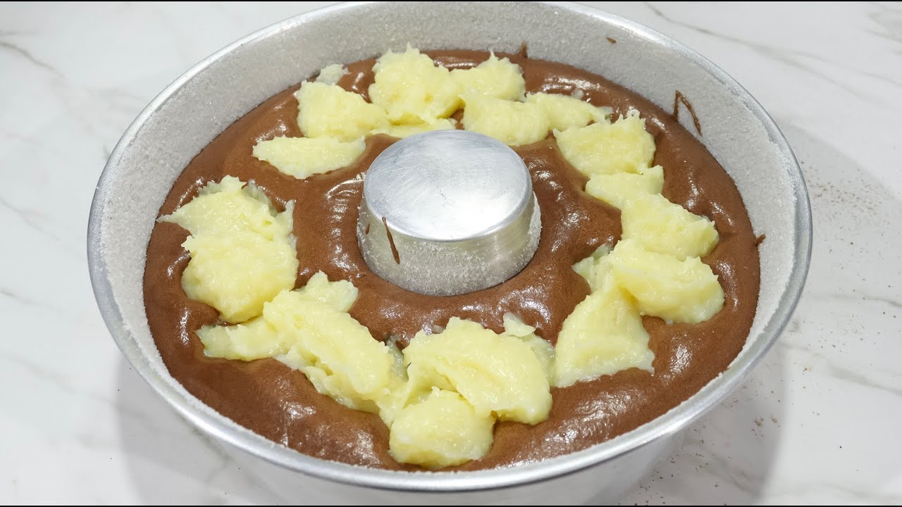 O BOLO IMPOSSÍVEL QUE JÁ SAI RECHEADO DO FORNO! BOLO DE CHOCOLATE COM RECHEIO DE COCO SUPER CREMOSO