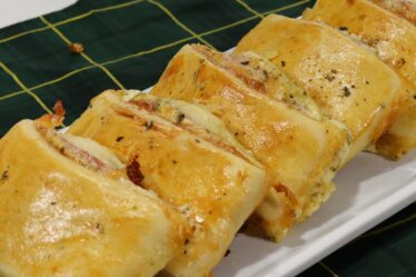 O JEITO MAIS FÁCIL DE FAZER SALGADO DE LANCHONETE! LANCHE FÁCIL DE QUEIJO COM PRESUNDO