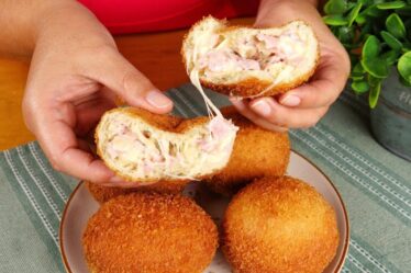 O MELHOR E MAIS FAMOSO SALGADO DA INTERNET! UMA EXPLOSÃO DE SABOR E CROCANCIA - BOMBA