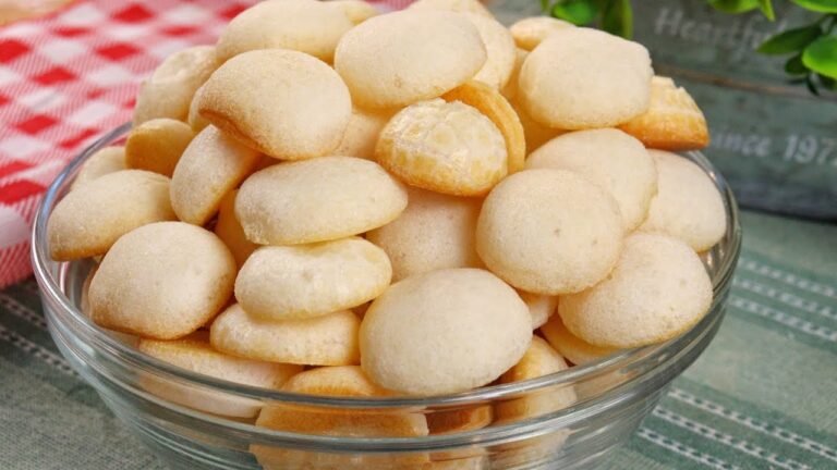 O PERIGO É NÃO PARAR DE COMER! BISCOITO DE POLVILHO SEQUINHO E SUPER CROCANTE