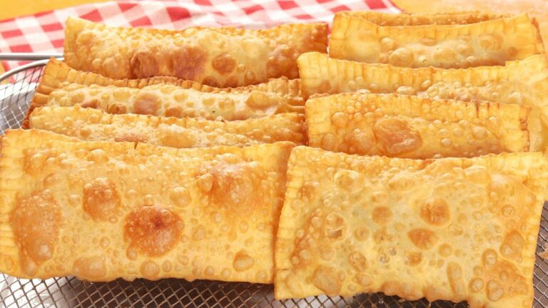 O SEGREDO DA MASSA DE PASTEL QUE FICA CROCANTE DE VERDADE! MASSA DE PASTEL CASEIRA