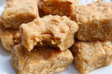 PÉ DE MOÇA EXTREMAMENTE MACIO E DELICIOSO | DOCE DE AMENDOIM FÁCIL
