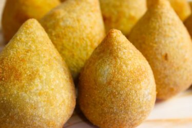 PERFEITA! MASSA PARA SALGADOS FRITOS SEQUINHA E CROCANTE - MASSA PARA TODOS TIPOS DE SALGADOS FRITOS