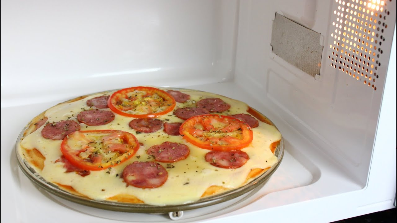 PIZZA DE MICROONDAS FEITA EM 10 MINUTOS - ESSA PIZZA É A MAIS RÁPIDA E FÁCIL DE FAZER