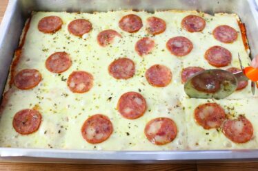 PIZZA DO PREGUIÇOSO - Não tem jeito mais fácil de fazer pizza do que esse!