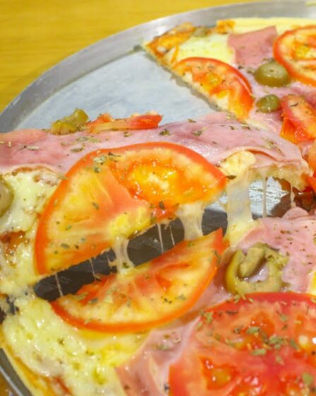 PIZZA MAIS FÁCIL QUE EXISTE - NÃO PRECISA SOVAR, MASSA FININHA, DELICIOSA E MUITO PRÁTICA