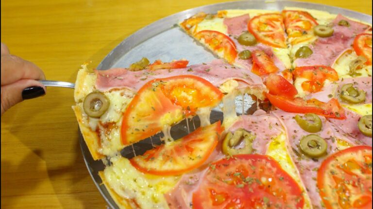 PIZZA MAIS FÁCIL QUE EXISTE - NÃO PRECISA SOVAR, MASSA FININHA, DELICIOSA E MUITO PRÁTICA