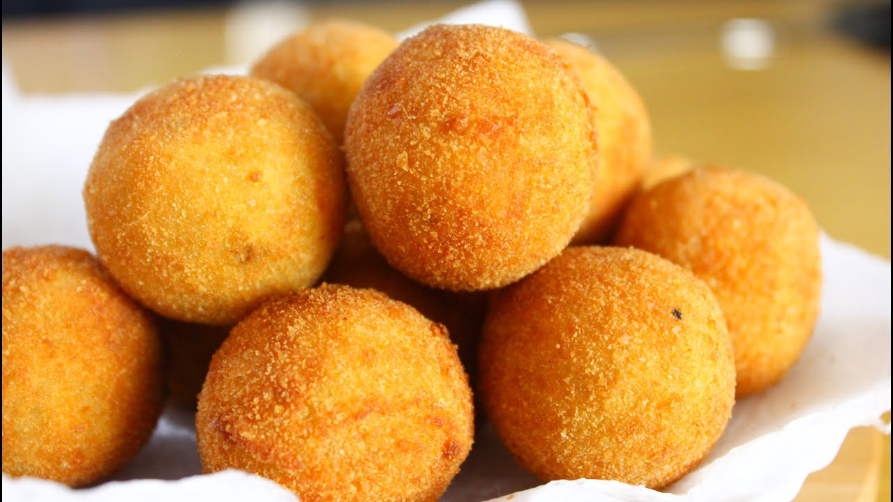 POUQUÍSSIMOS INGREDIENTES - BOLINHA DE QUEIJO SEM MASSA PRONTA EM MENOS DE 30 MINUTOS