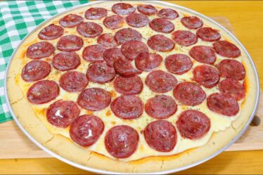 PREPARE ESSA MASSA DE PIZZA EM 2 MINUTOS! SEM SOVAR - SEM BATEDEIRA E SEM LIQUIDIFICADOR
