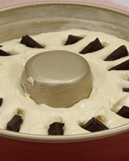 PREPAREI EM 5 MIN! O BOLO MAIS FÁCIL QUE JÁ SAI RECHEADO DO FORNO! FOFINHO PERFEITO PARA O LANCHE