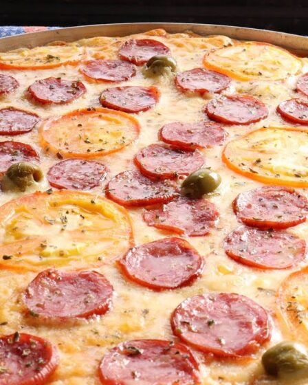 PRONTO EM 30 MINUTOS - A PIZZA CASEIRA MAIS FÁCIL QUE VOCÊ VAI FAZER NA SUA VIDA!