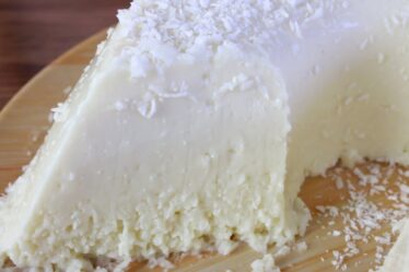 PUDIM DE GELADEIRA CREMOSÃO, RÁPIDO E SEM FORNO | O PUDIM DE COCO MAIS FÁCIL QUE JÁ FIZ