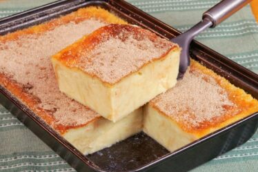 PUDIM DE PÃO COM INGREDIENTES SIMPLES QUE VOCÊ TEM EM CASA