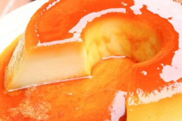 PUDIM DE TRIGO SEM LEITE CONDENSADO - FEITO COM INGREDIENTES QUE VOCÊ TEM EM CASA - PUDIM DE PADARIA