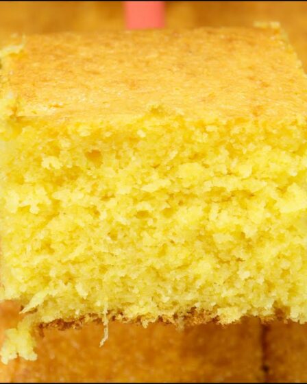 QUANDO EU FAÇO ESSE BOLO DE MILHO COM COCO NÃO SOBRA NADA! BOLO FOFINHO E MOLHADINHO