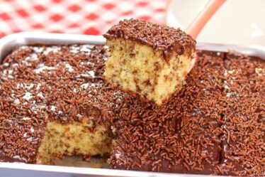 RECEITA DE BOLO FÁCIL E ECONÔMICA PARA O LANCHE! ESSE É O PROXIMO BOLO QUE VOCÊ PRECISA FAZER!