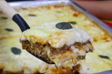 RECEITA DE LASANHA BOLONHESA COM MOLHO BRANCO PARA O ANO NOVO