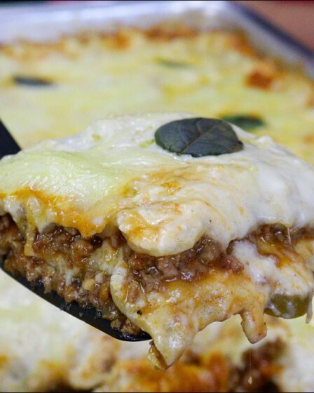 RECEITA DE LASANHA BOLONHESA COM MOLHO BRANCO PARA O ANO NOVO