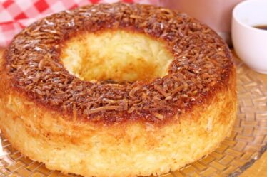 RECEITA SIMPLES! RESULTADO INCRÍVEL - BOLO DE AIPIM ASSIM EU NUNCA TINHA COMIDO