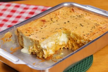 SEM COMPLICAÇÃO! TORTA DE FRANGO CREMOSA COM MASSA LEVÍSSIMA - VOCÊ PRECISA EXPERIMENTAR