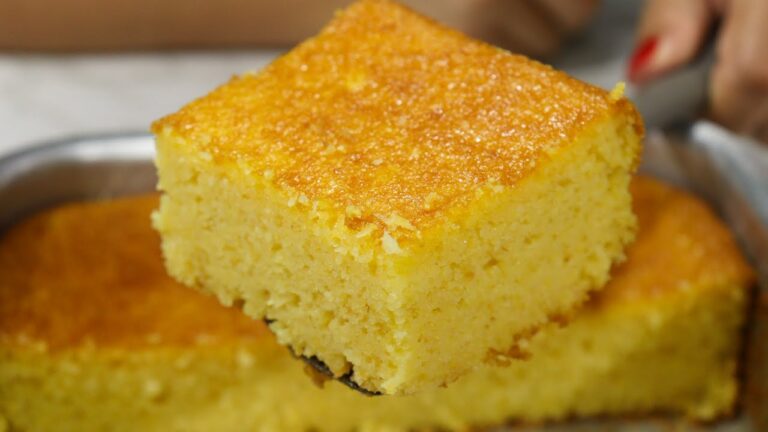 SEM TRIGO! BOLO DE MILHO FOFINHO E MOLHADINHO FEITO NO LIQUIDIFICADOR - RÁPIDO E FÁCIL