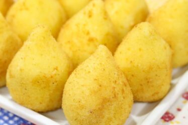 SÓ ACREDITEI DEPOIS QUE FIZ! ESSA MASSA DE COXINHA NÃO LEVA TRIGO E FICA UM ESPETÁCULO