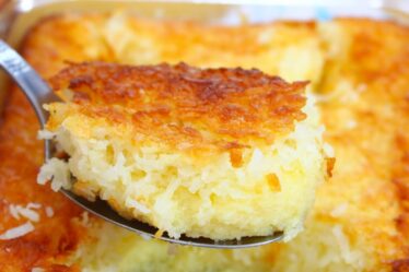 SÓ EU FIZ ESSA RECEITA 3 VEZES ESSA SEMANA - VOCÊ VAI QUERER TODO DIA COCADA CREMOSA DE FORNO FACIL