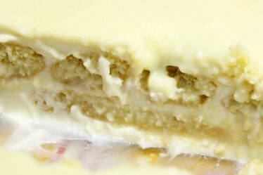 SOBREMESA DELICIOSA SEM FOGO E SEM GELATINA! RÁPIDA E FÁCIL! VOCÊ NÃO FICA MUITO TEMPO NA COZINHA
