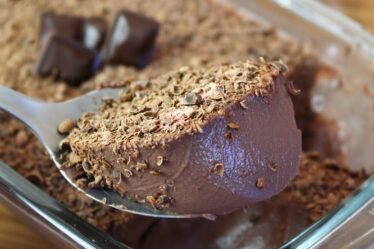 SOBREMESA FACIL E DELICIOSA PARA O DIA DOS PAIS - MOUSSE DE NESCAU