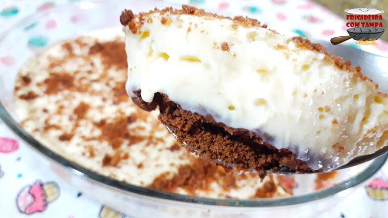 SOBREMESA INCRÍVEL feita em MENOS de 10 MINUTOS com 4 ingredientes | SEM FORNO | Torta Doce
