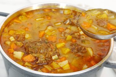 SOPA DE CARNE COM OSSO E VERDURAS, FÁCIL E RÁPIDA | Nandu Andrade