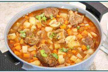 SOPA DE CARNE COM OSSO SUPER FÁCIL | Nandu Andrade
