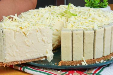 TORTA DE LIMÃO COM CHOCOLATE BRANCO | FACIL E MUITO CREMOSA PARA O NATAL | SOBREMESA FACIL DE NATAL