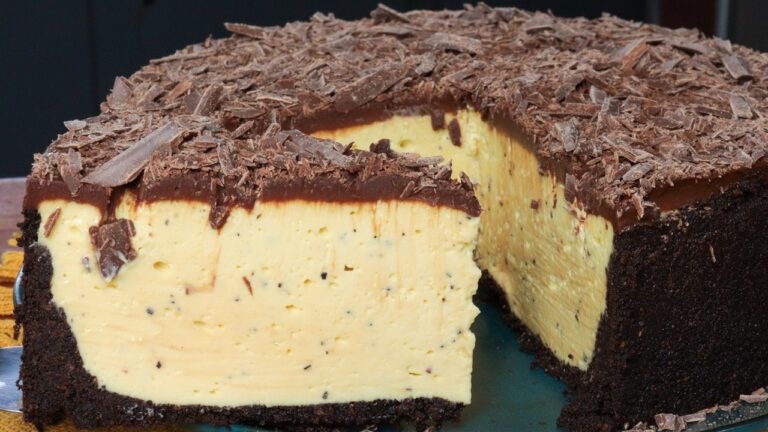 TORTA MOUSSE DE MARACUJÁ COM CHOCOLATE, A CREMOSIDADE VAI TE ENCANTAR - SEM FORNO, FÁCIL E DELICIOSA