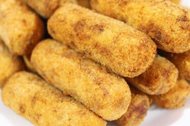 UMA VERDADEIRA DELÍCIA PARA O LANCHE - FÁCIL- ESSE SALGADINHO É UM SUCESSO - CROQUETE FRITO SEQUINHO