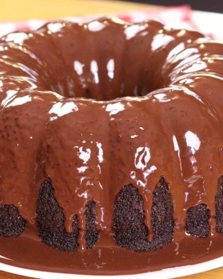 VOCÊ NÃO VAI ACREDITAR QUE ESSE BOLO DE CHOCOLATE É SEM TRIGO E SEM LACTOSE - FÁCIL E DELICIOSO