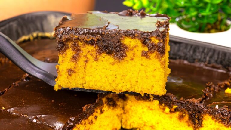 VOCÊ NÃO VAI ERRAR MAIS! BOLO DE CENOURA FOFINHO COM CALDA DURINHA DE CHOCOLATE