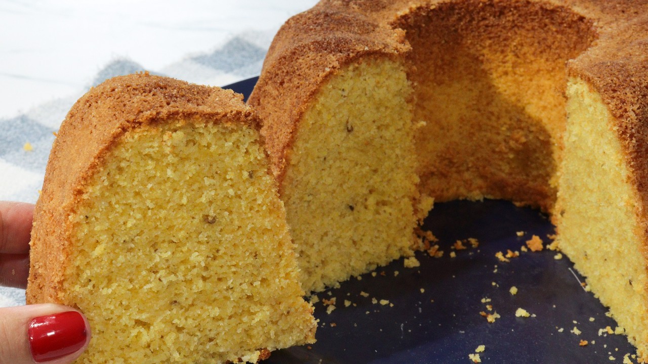 VOCÊ NUNCA COMEU UM BOLO DE FUBÁ PARECIDO! VIROU O MEU PREFERIDO! SEM BATEDEIRA E SEM LIQUIDIFICADOR