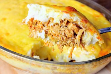 VOCÊ PRECISA VER COMO É FÁCIL FAZER ESSA RECEITA DE FRANGO GRATINADO - DIA DAS MÃES