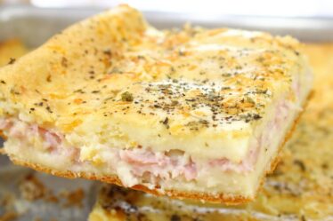 VOCÊ PRECISA VER PORQUE ESSA TORTA SALGADA É TÃO PEDIDA - ELA FICA SIMPLESMENTE MARAVILHOSA