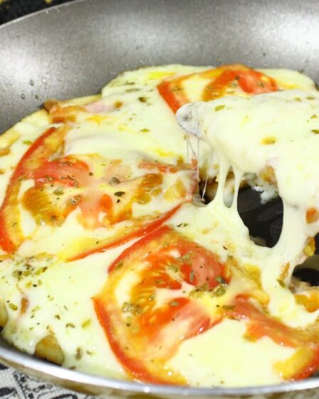 VOCÊ PREPARA A MASSA EM MENOS DE 5 MINUTOS - PIZZA DE FRIGIDEIRA MAIS FÁCIL QUE EXISTE! DELICIOSA