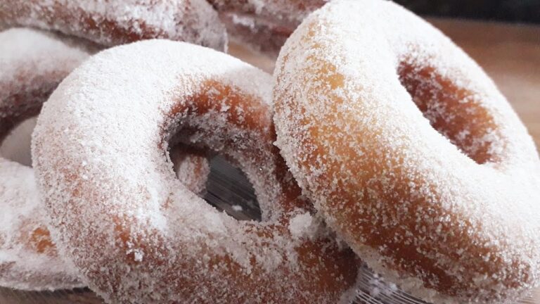 Você vai aprender COMO FAZER ROSQUINHA FOFINHA E DELICIOSA -RECEITA SUPER ECONÔMICA (Donuts Receita)