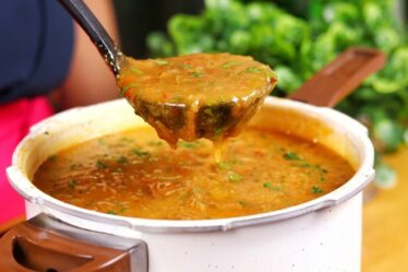 VOCÊ VAI QUERER FAZER AINDA HOJE! CALDO AIPIM COM CARNE FÁCIL E MUITO CREMOSO - RENDE BASTANTE